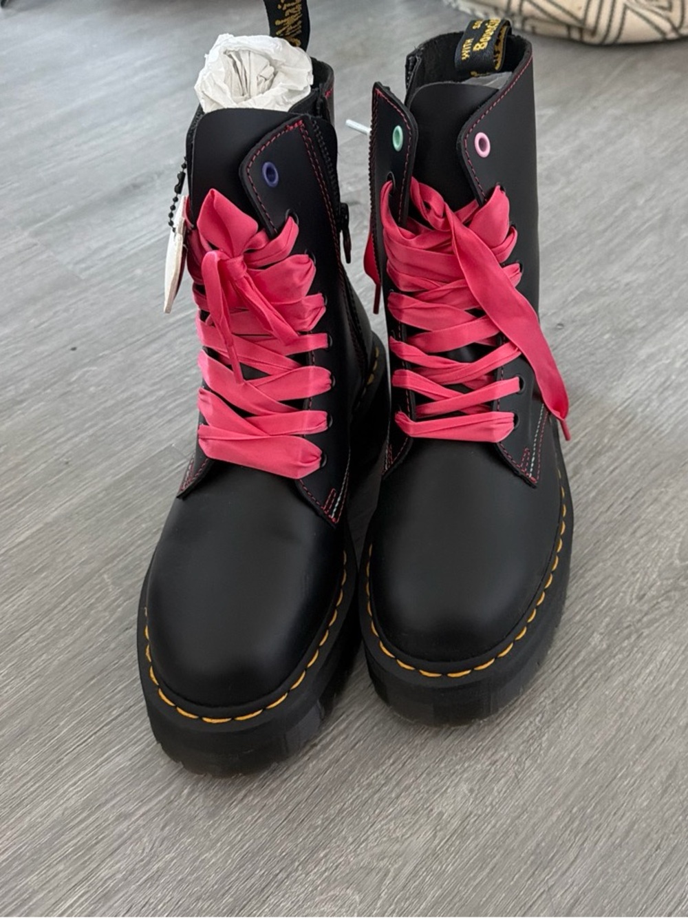 Doc Martens Hello Kitty LIMITED EDITION Blk Women’s Combat Boots with Pink Lace